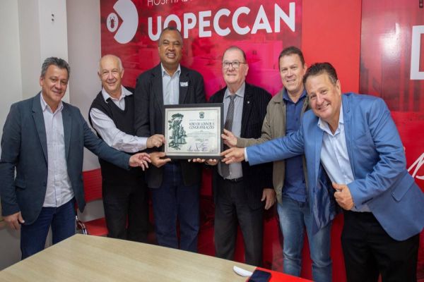 Vereadores entregam na Uopeccan voto de louvor pelos 30 anos de atividade