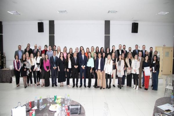 Conselheiros e líderes das comissões da OAB Cascavel gestão anterior são homenageados