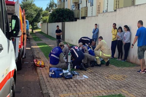 Imagem referente a notícia: Criança fica desacordada após se afogar em máquina de lavar roupa na Rua Tiradentes