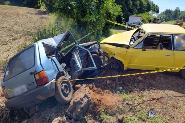 Duas pessoas ficam feridas em acidente na BR 163 em Capanema