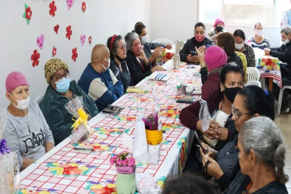 Foto relacionada a notícia: Dia das Mães: LFCC faz café especial para pacientes da Uopeccan de Cascavel
