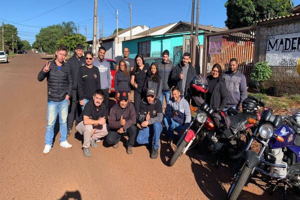 Grupo de Motociclistas "Duas Rodas" realizam ação especial do dia das mães no Bairro Brasmadeira