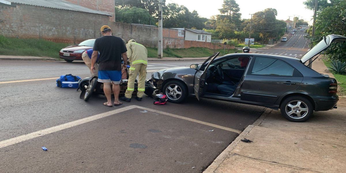 Jovem fica ferida após colisão entre moto e carro na Rua Ipanema do Jardim Verdes Campos