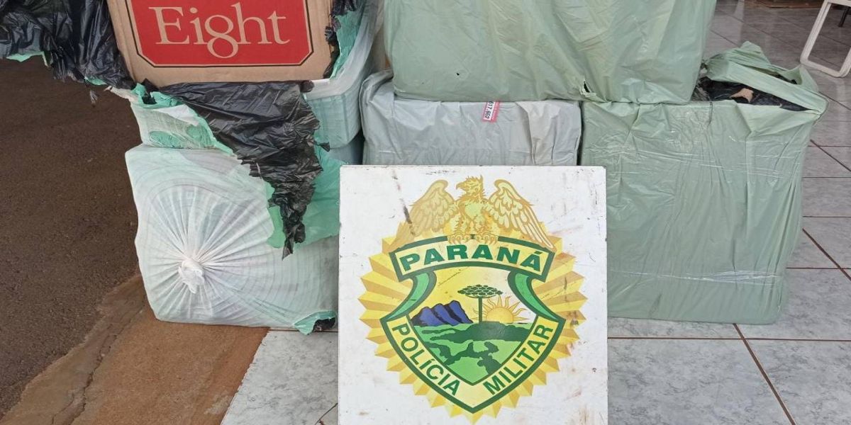 Batalhão de Polícia de Fronteira apreende cigarros contrabandeados em ônibus na cidade de Cascavel