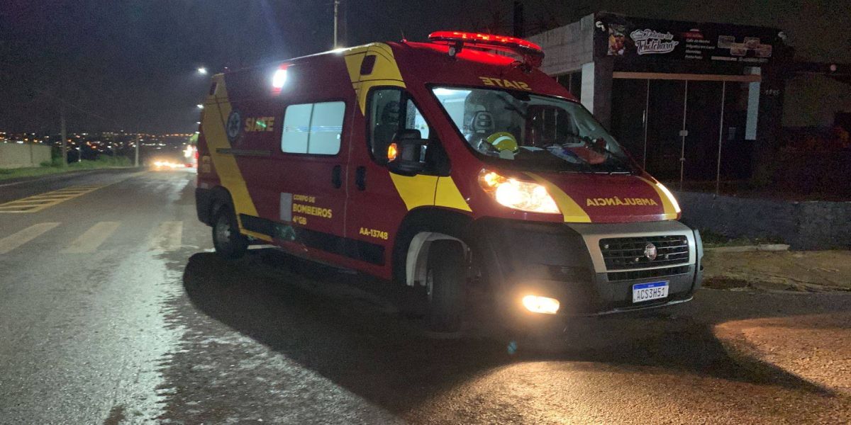 Megane atropela motociclista e foge após a batida na Avenida das Pombas