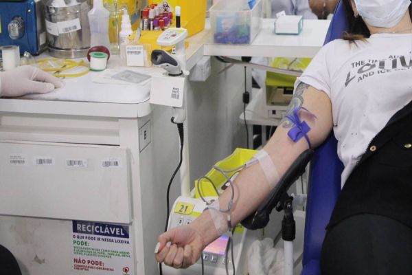 Assistentes sociais se unem para doar sangue em Cascavel
