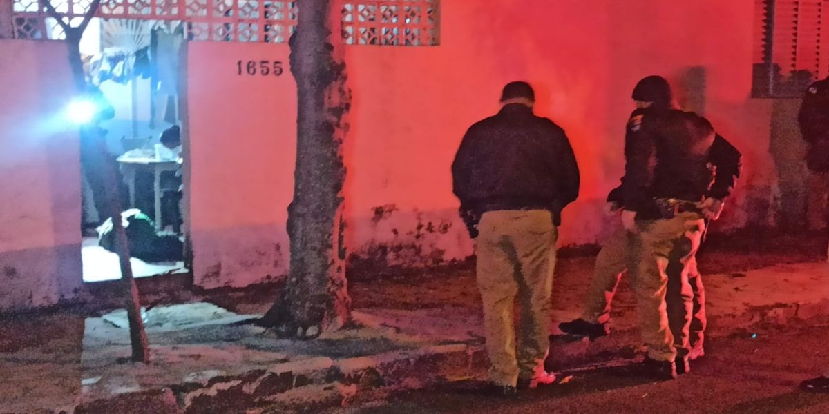 Homem que fez moça de 19 anos de refém em Toledo, morre no hospital