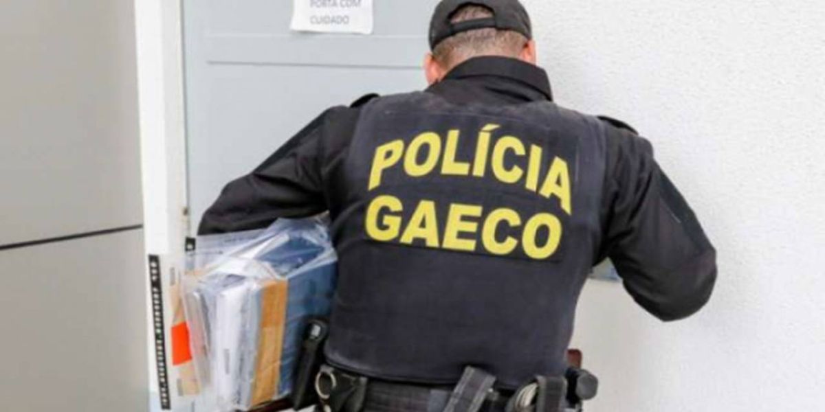 Gaeco cumpre ordens de busca e apreensão que investiga suposto pedido de propina por policial em Foz