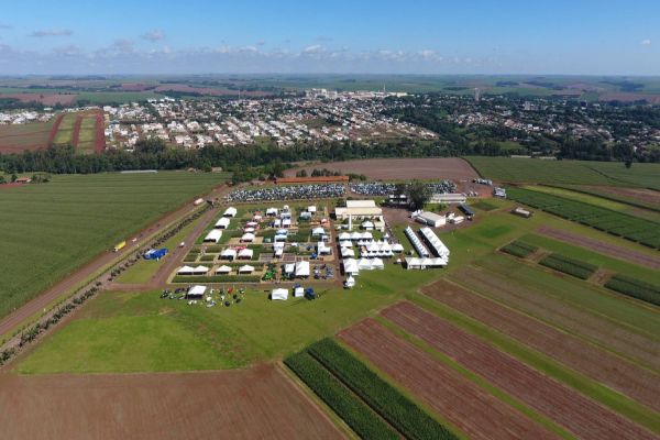 Mais de seis mil visitantes passam pelo Copacol Agro 2022