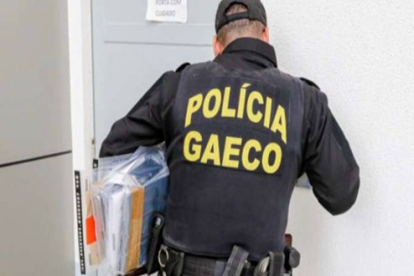 Gaeco cumpre ordens de busca e apreensão que investiga suposto pedido de propina por policial em Foz