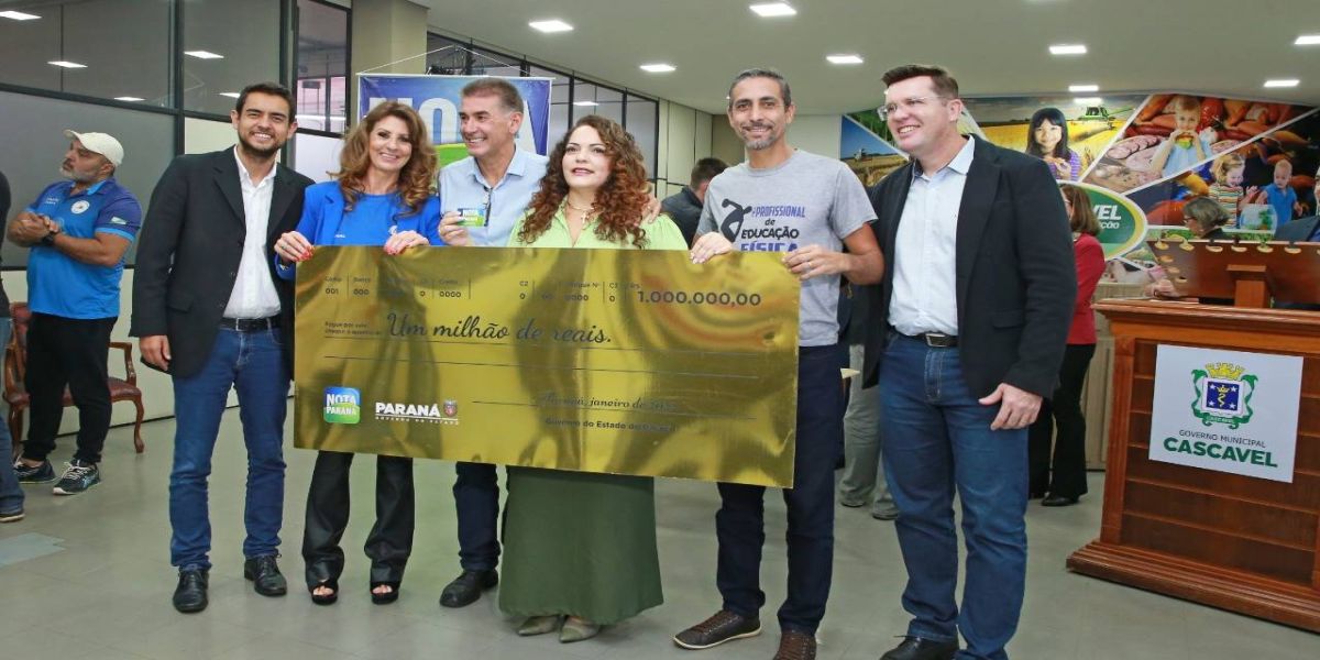 Chefe do Núcleo Regional de Educação é a ganhadora do prêmio de R$ 1 milhão do Nota Paraná