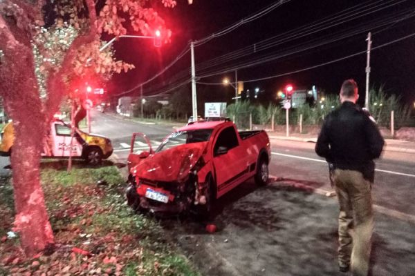 Identificado motorista que morreu em forte colisão contra arvore no Bairro Santo Onofre