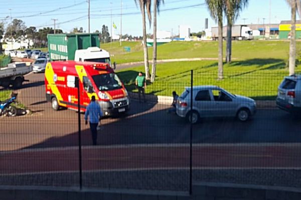 Motociclista de 47 anos sofre queda de moto na Avenida Tito Muffato