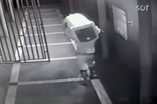 Imagem referente a notícia: Marginal furta máquina de lavar roupas de Colégio Estadual no Bairro Alto Alegre