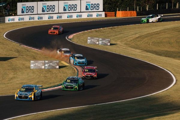 Stock Series: Vitor Baptista confirma fim de semana 100% com nova vitória no Velocitta