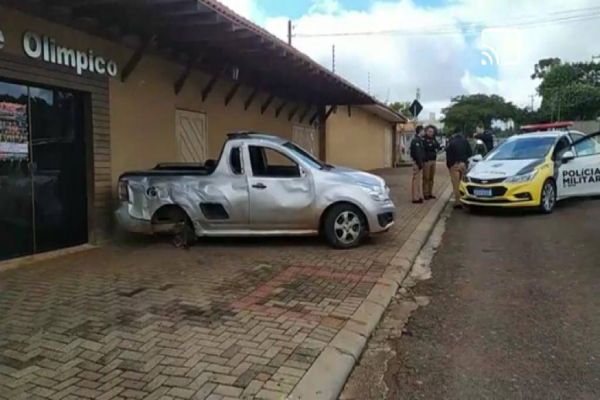 Imagem referente a notícia: Após roubar Montana, meliante se envolve em acidente no Bairro Santo Onofre