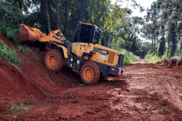 Prefeitura de Cascavel realiza manutenção nas vias da cidade e na área rural