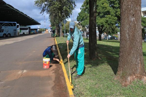 Cascavel tem força-tarefa de serviços de limpeza e manutenção no Terminal Rodoviário