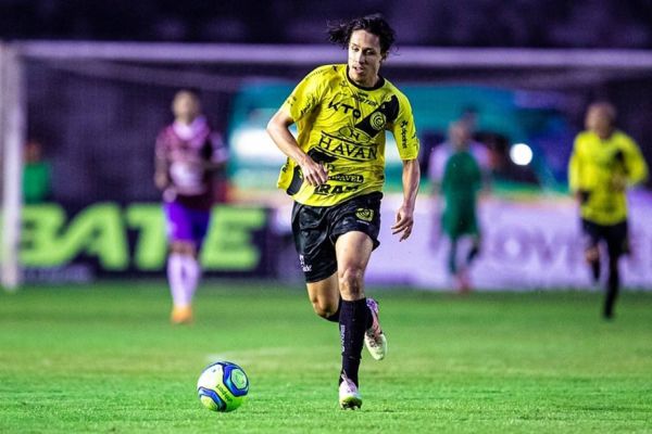 Do amadorzão para o FC Cascavel: Cavani estreia e empolga a torcida