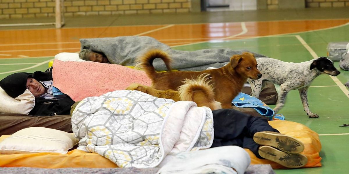 Segunda Noite de acolhimento: Moradores de rua no Ginásio do Creas supera expectativa