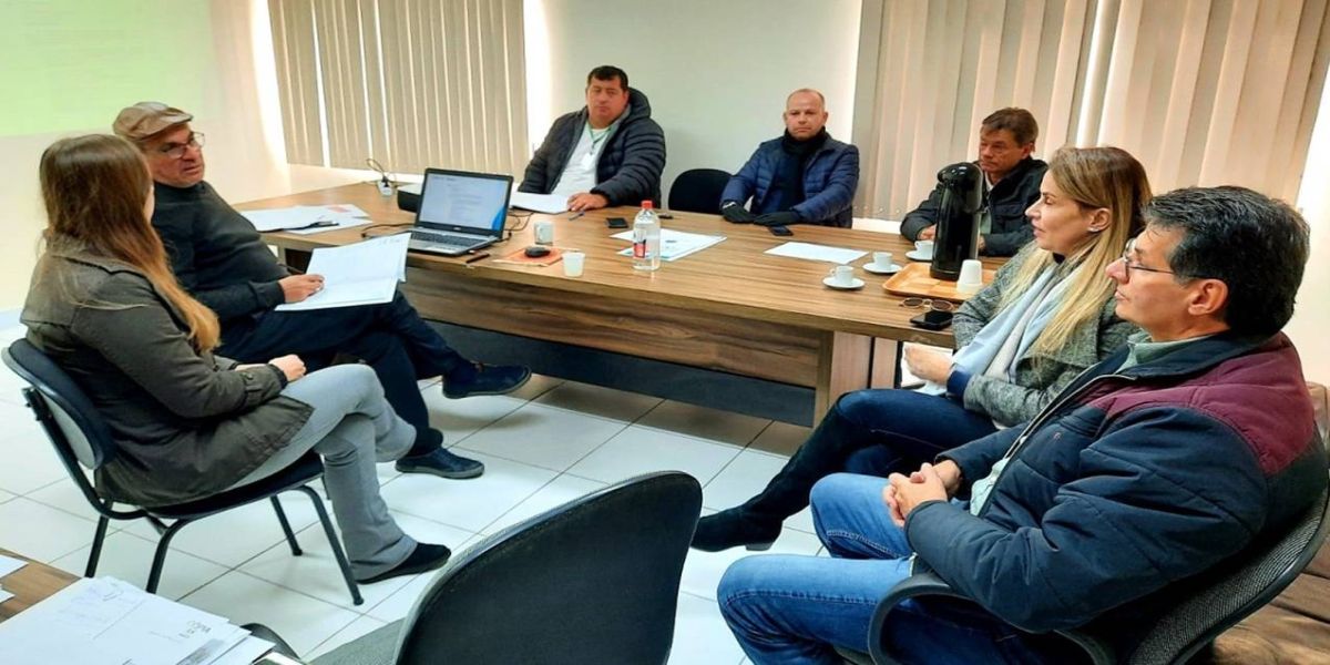 Comissão avalia plano de trabalho de empresas que adotam praças e parques