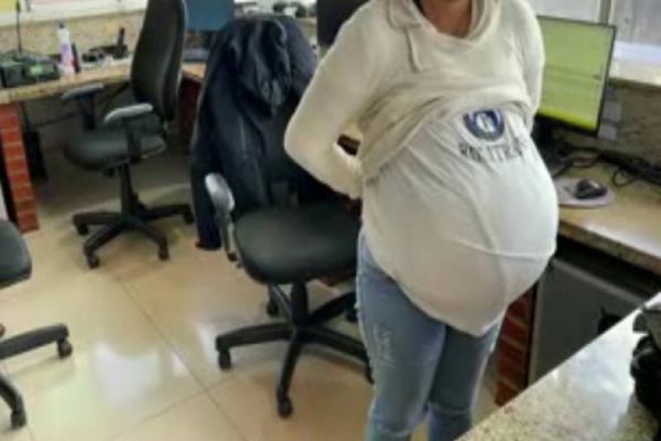 Imagem referente a notícia: Polícia Federal prende falsa grávida com seis quilos de semente de maconha na BR-277