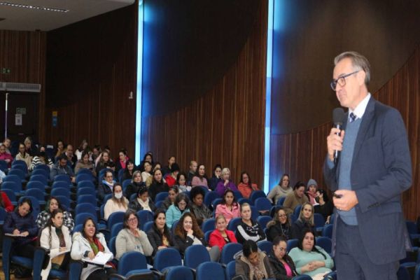 Seminário dos Conselhos Escolares expõe avanços da gestão e os novos desafios