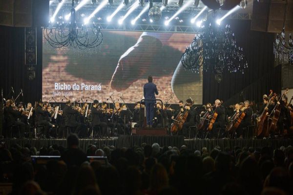 Orquestra Sinfônica lota plateia no primeiro concerto de Clássicos Sertanejos