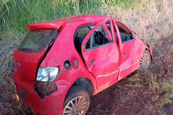 Imagem referente a notícia: Cinco jovens ficaram feridos após grave acidente de trânsito em Mercedes