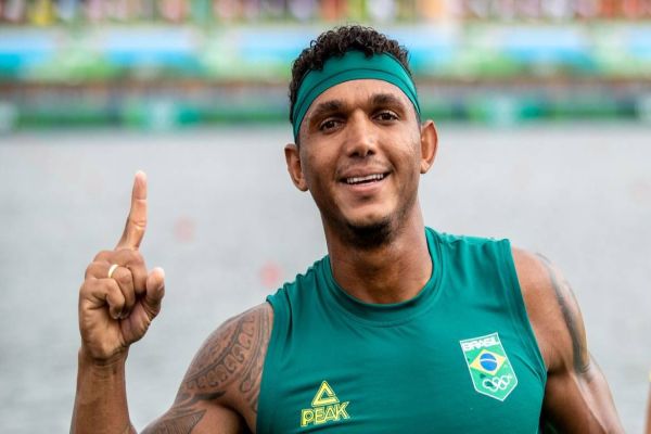 Isaquias Queiroz é prata na Copa do Mundo de Canoagem Velocidade
