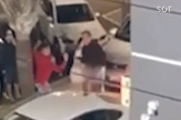 Imagem referente a notícia: Novas Imagens: Vídeos registram briga em estacionamento e Gabriel Baiça ferido
