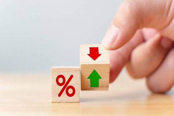 Especialista da dicas de como fugir da alta de juros e sair das dívidas!