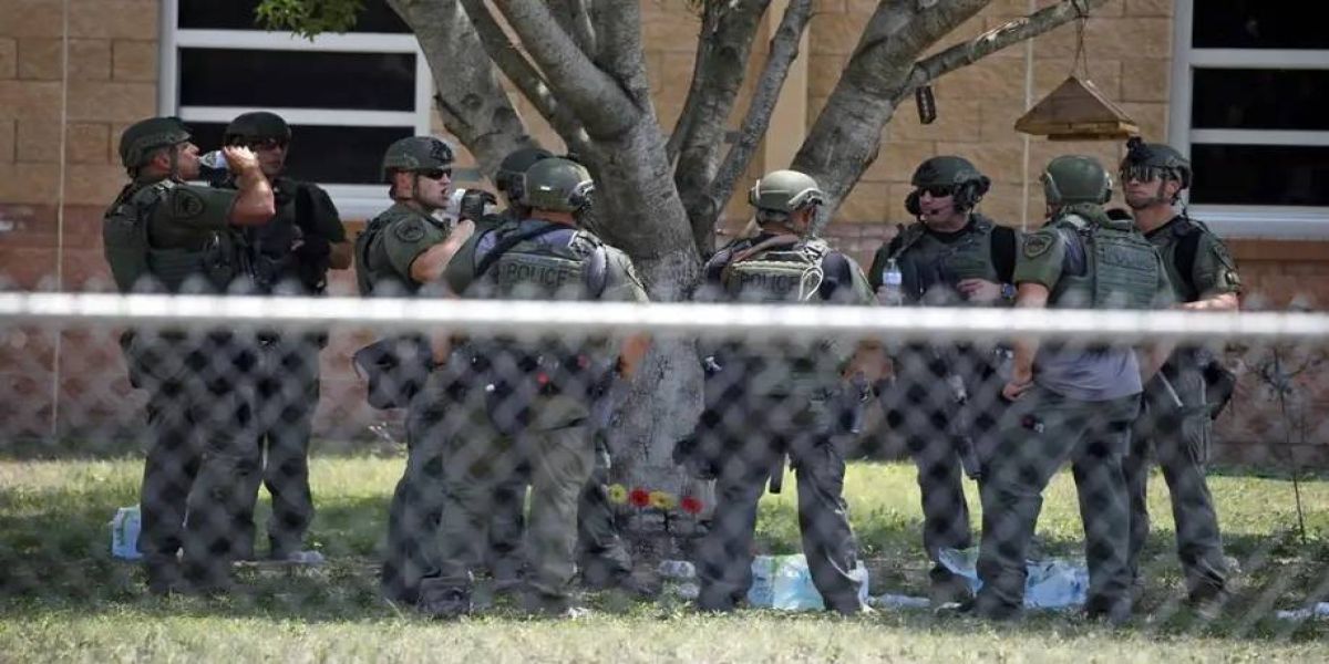 Atirador mata 18 crianças e 3 adultos em escola primária do Texas, dizem autoridades
