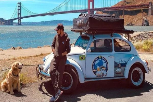 Catarinense que viajou de Fusca com o cachorro por 16 países morre em acidente