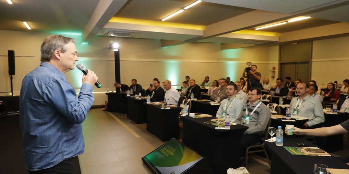 Evento voltado à nutricão animal reúne avicultores e técnicos em Cascavel