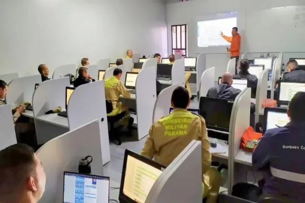 Foto relacionada a notícia: Defesa Civil prepara técnicos da região de Cascavel para resposta rápida a crises