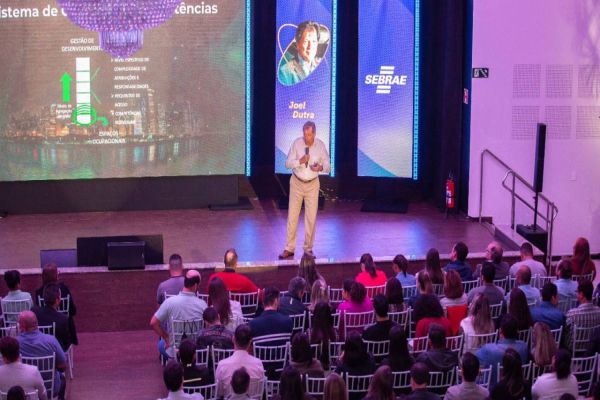 Gestão de pessoas e de resultados: palestrantes destacam o diálogo e a oferta de desafios