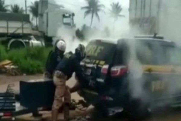 PRF diz que não compactua com abordagem feita por policiais em Sergipe