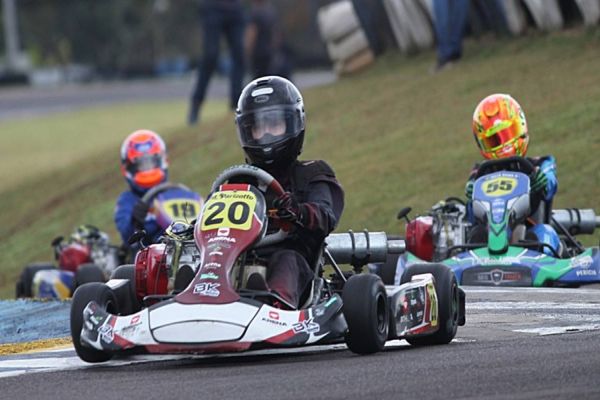 Seis pilotos comemoram a 1ª vitória no Metropolitano de Kart de Cascavel