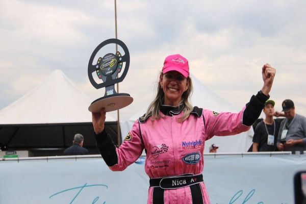 Professora Nica Kreutz vence a Arrancada de Tratores de Maripá