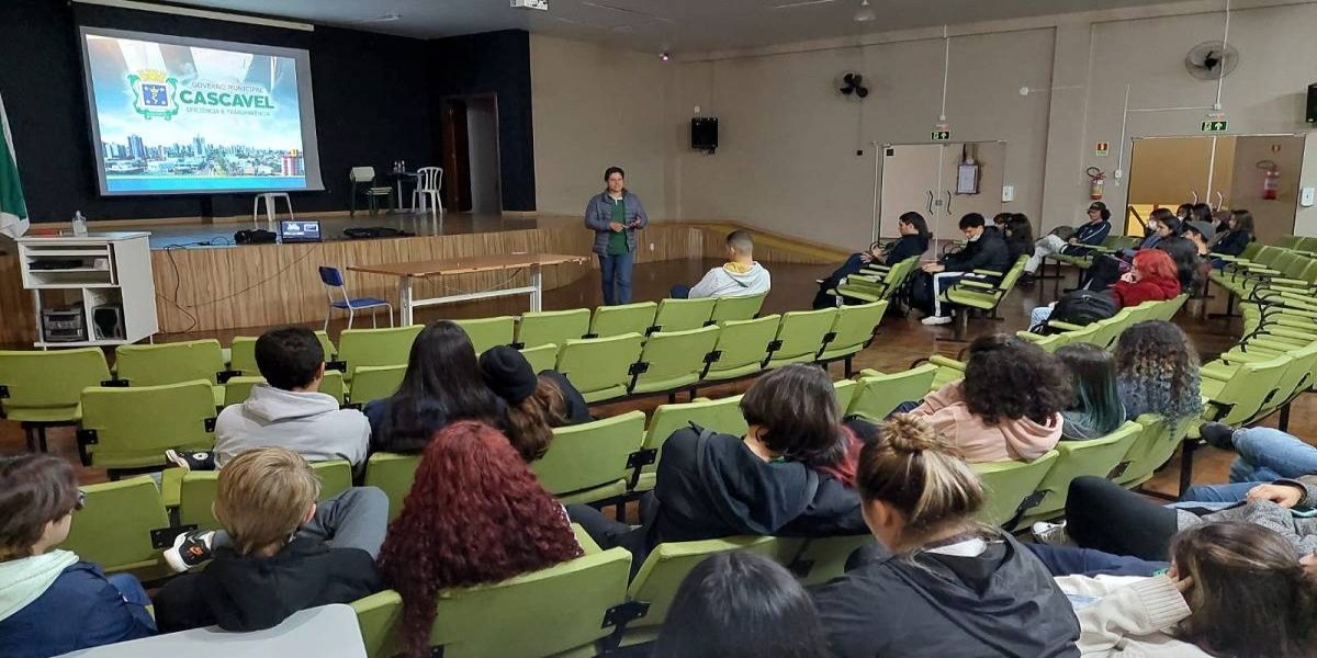 Plano de Manejo do Lago Municipal é tema de palestra aos alunos do CEEP