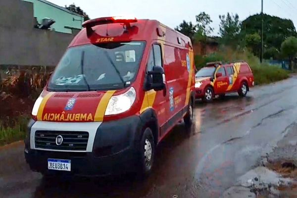 Homem fica em estado gravíssimo após ser atropelado por ônibus na Avenida Piquiri