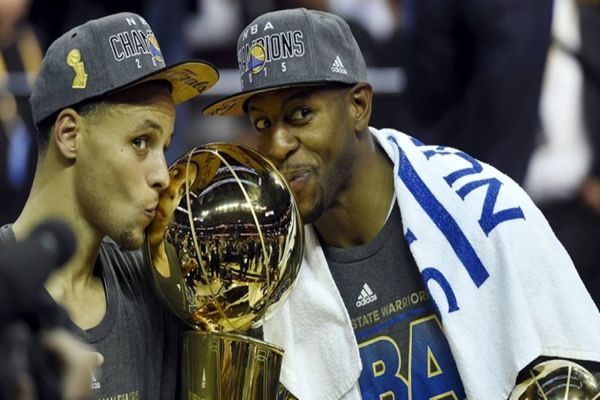 Golden State é favorito ao título da NBA com 60% de chances de vencer o Celtics