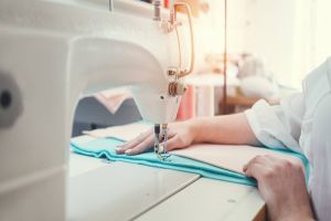 Imagem referente a notícia: Provopar realizar formatura de oficinas de beleza e corte e costura em Cascavel