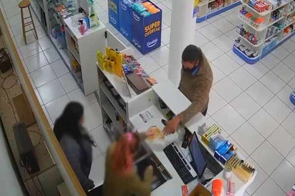 Imagem referente a notícia: Farmácia é assaltada na Avenida Interlagos