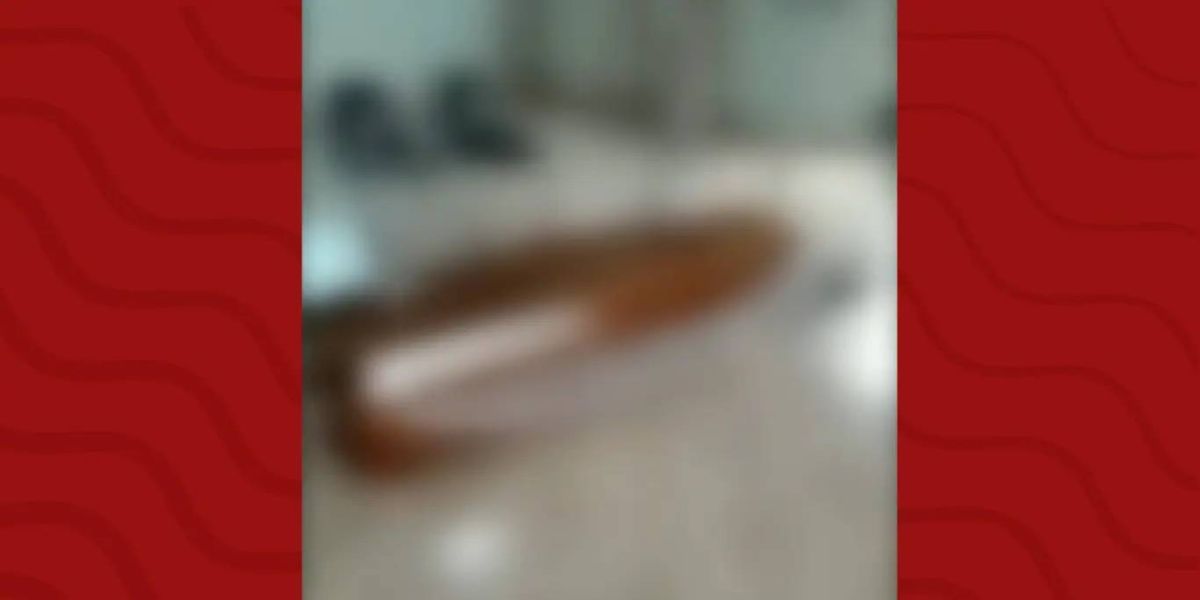Polícia interrompe velório e leva corpo de homem para o IML em Ivaiporã, no Paraná