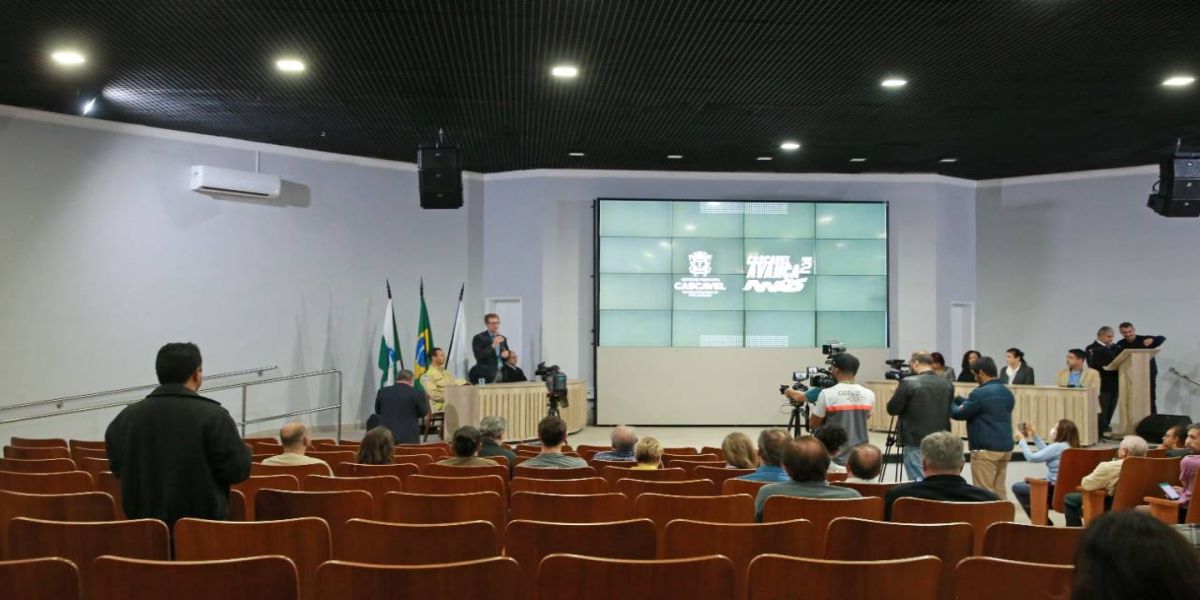 Desassoreamento do Lago Municipal vai retirar 21 mil m³ de sedimentos
