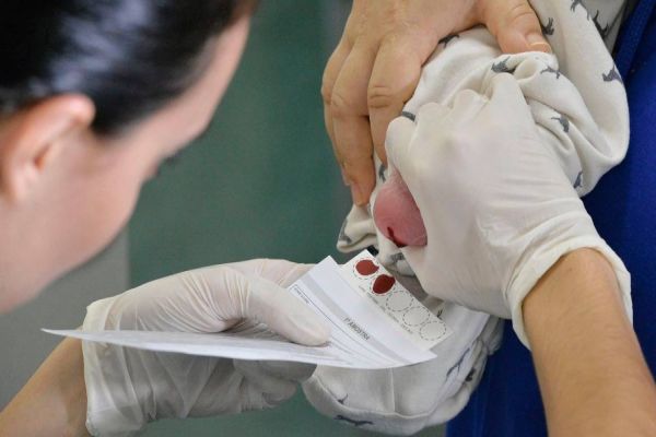 Dia do Teste do Pezinho: exame feito no Huop identifica até 53 doenças
