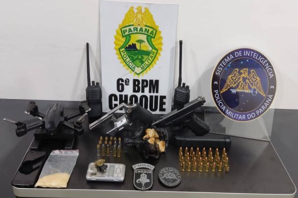 Choque apreende drogas, pistola Glock 9mm com seletor de rajada e revólver 38 no Bairro Brasmadeira
