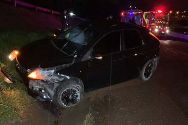 Imagem referente a notícia: Motociclista para para ajudar vítimas de acidente e acaba sendo atropelado na PRc-467, em Cascavel